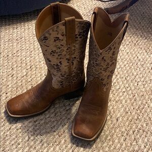 Brown Leather Cowboy Boots with Decorative Cut-Outs